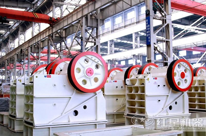 顎式破碎機(jī)車間實拍圖