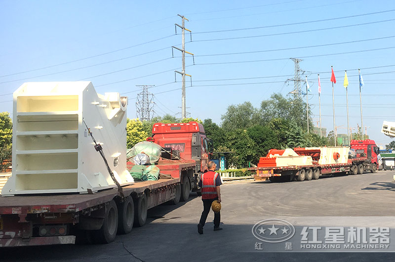 紅星1215破碎機(jī)發(fā)貨現(xiàn)場