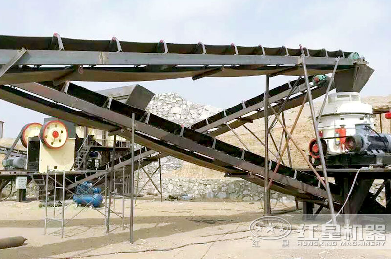 瀝青路面原料破碎加工生產現場