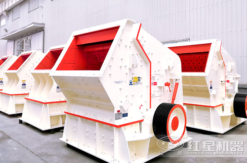 反擊式破碎機(jī)車間實(shí)拍大圖