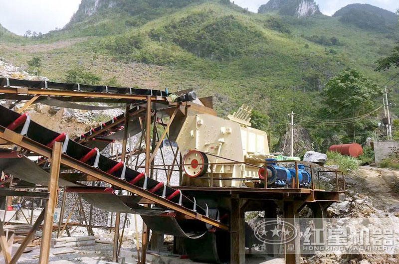 反擊碎石機生產現場
