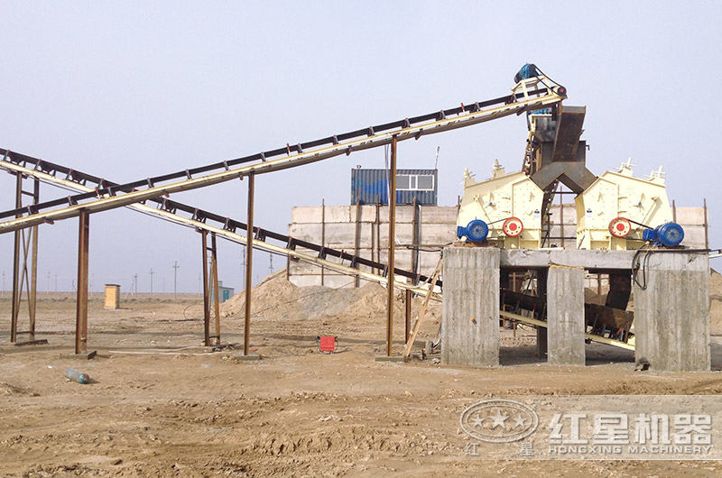 反擊式破碎機現場作業圖