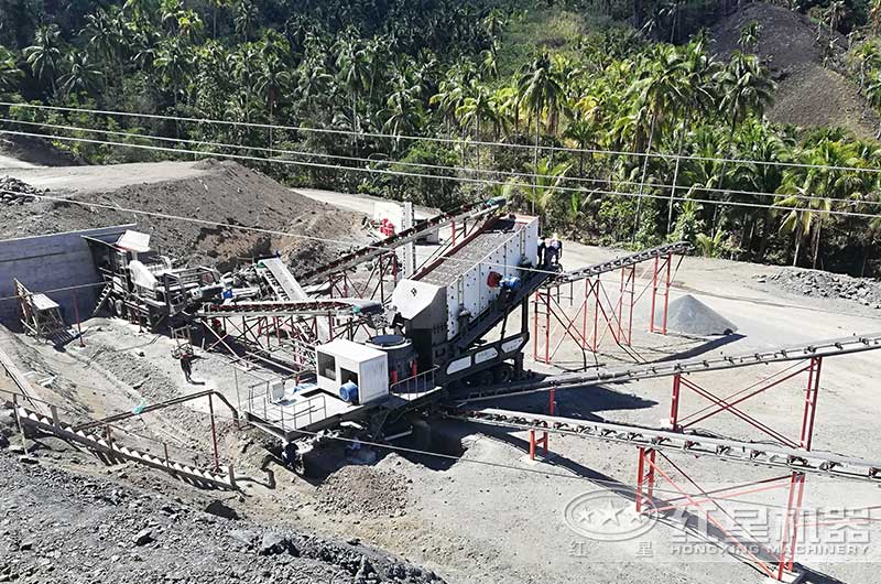 大型移動石子機生產現(xiàn)場