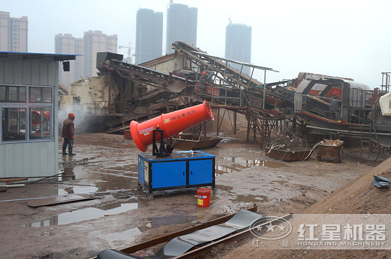 湖南顎式移動破石機現場配置霧化噴淋裝置